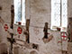 "Weihekreuze" mit originalem Weihekreuz. Unter dem fehlenden Putz werden die Eichenständer aus dem Jahr 1313 sichtbar. 2018 (Foto: J. Weyers)